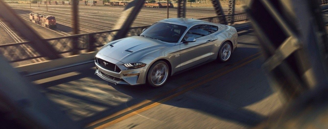 Ford официально представил обновленный спорткар Mustang
