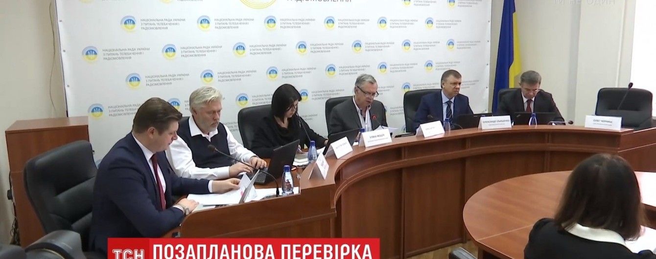 Нацсовет в окружении силовиков и нардепов продлил лицензии украинским телеканалам