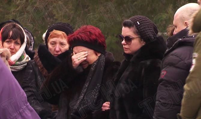 Корольова на похороні бабусі _2