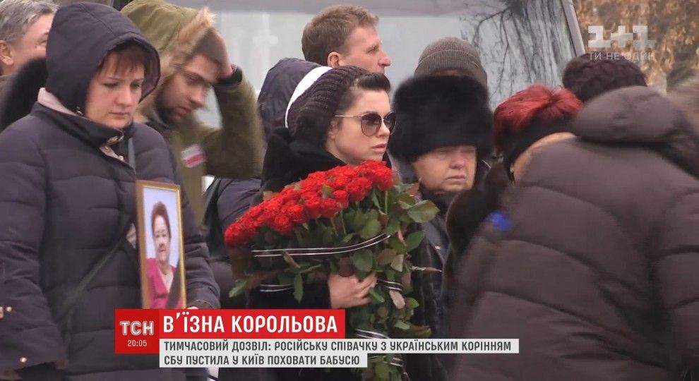 Лесбиянкой бывшую наташу видео телке лижет жопу
