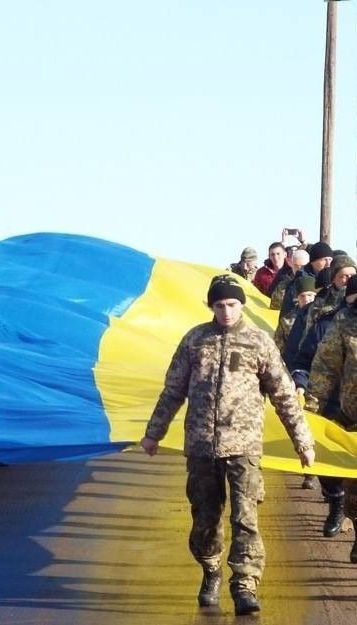 Над окупованим Донбасом підняли прапор України