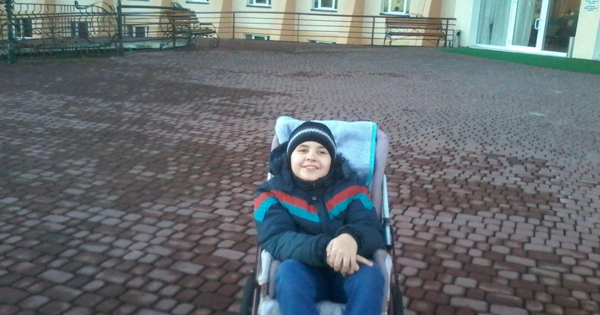 Помогите Юре начать самостоятельно ходить