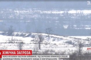 Подбитая снарядом дамба ядовитого водоема грозит Донбассу экологическим бедствием