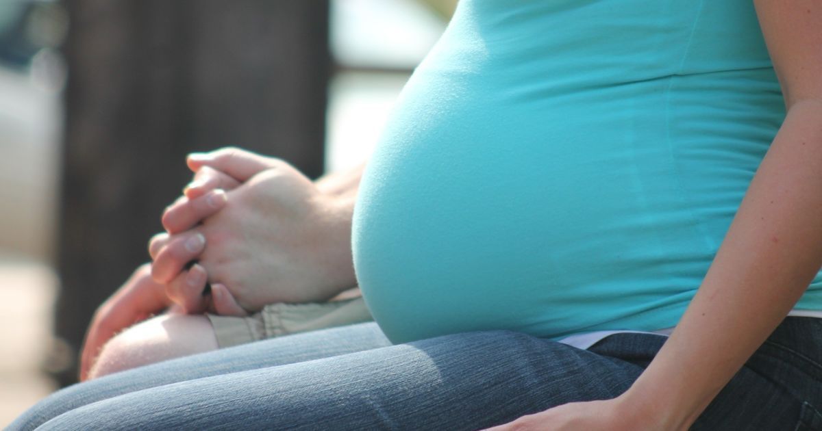 В Запорожье 15-летняя школьница родила двойню
