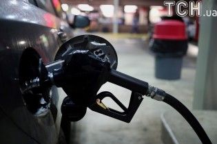 Сколько стоит заправить авто на АЗС утром 20 октября