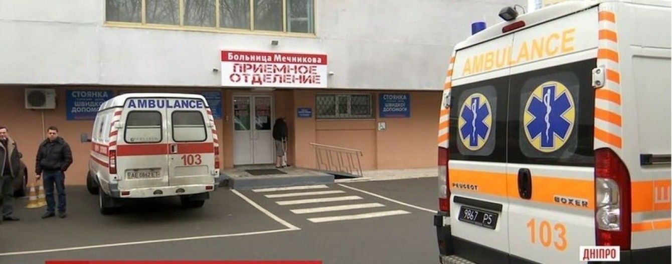 "Жизнь на волоске": в Днепре реаниматологи изо всех сил спасают раненого в АТО бойца