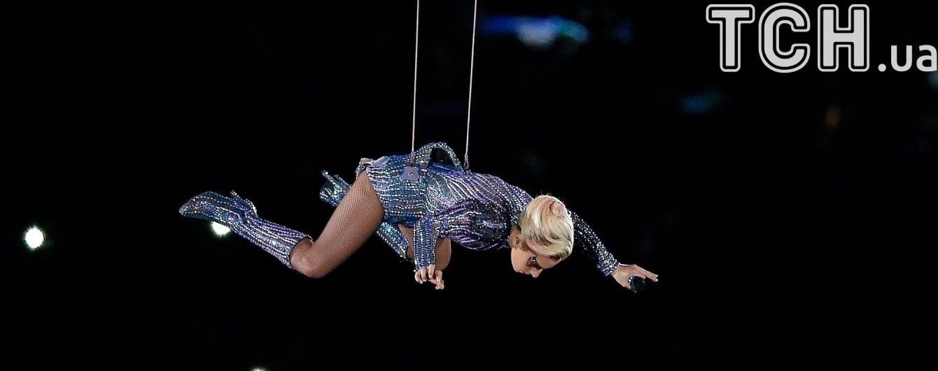 Perfect Illusion: зрелищный прыжок Леди Гаги с крыши на Супербоул оказался ненастоящим