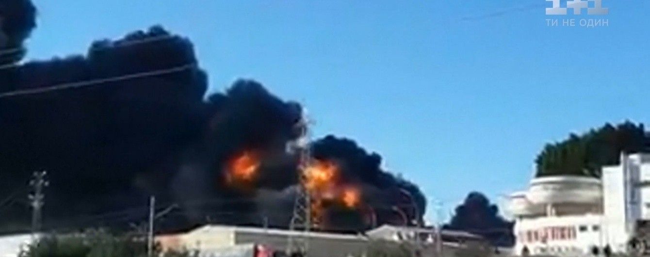 Мощный взрыв произошел на химическом заводе в Испании