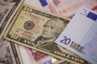 Долар упав до нового найнижчого за останні три роки рівня. Курси Нацбанку на 19 вересня