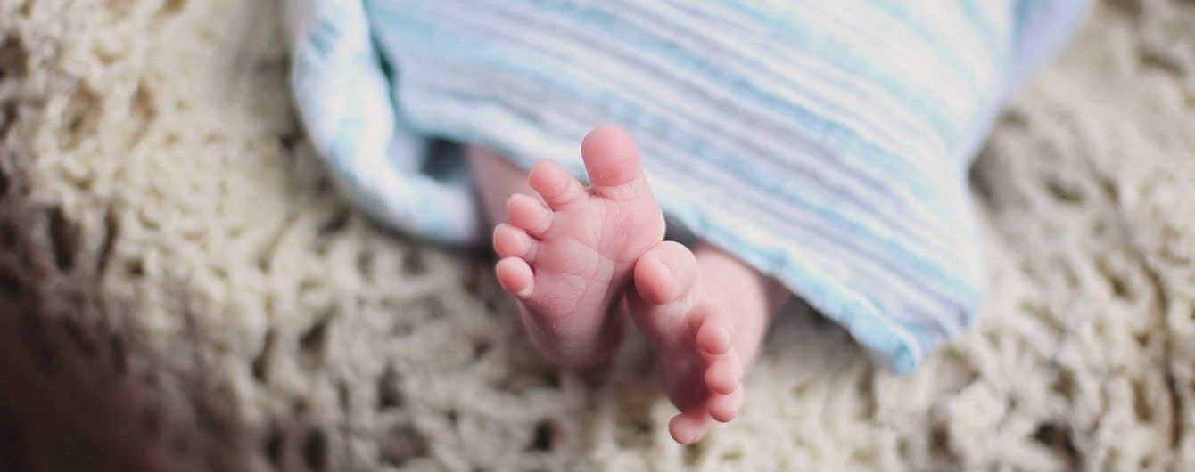 У Білій Церкві однорічний малюк у самому підгузку на самоті розгулював містом