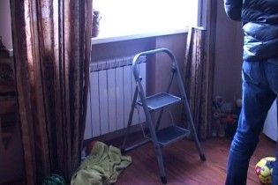 Появились подробности страшной трагедии, в которой женщина выбросила из окна ребенка и выпрыгнула сама