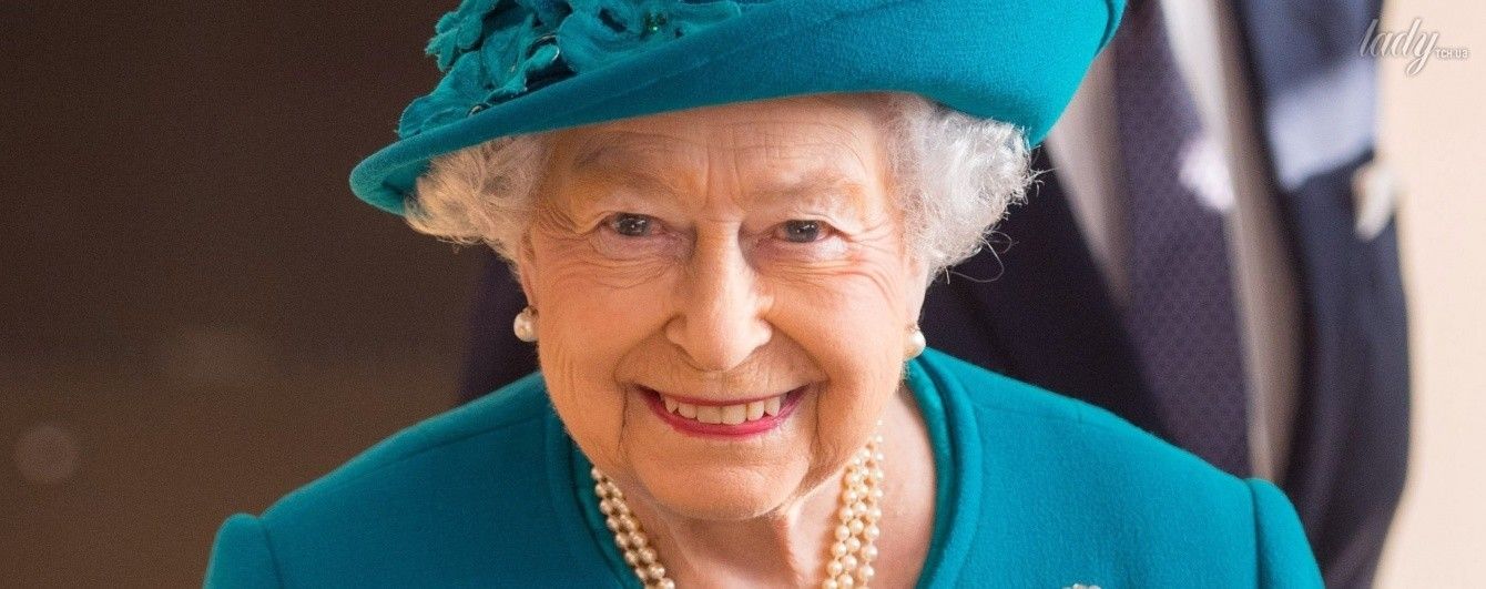 Как всегда, ослепительна: королева Елизавета II вышла в свет в необычном пальто