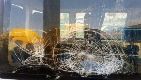 У Бердянську невідомі обстріляли маршрутку (відео)