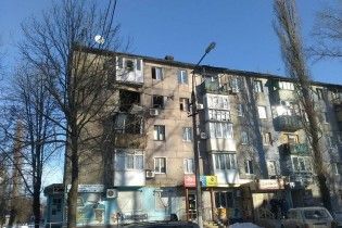 Из-за угрозы обвала в Авдеевке отселяют жильцов дома, который обстреляли из артиллерии боевики