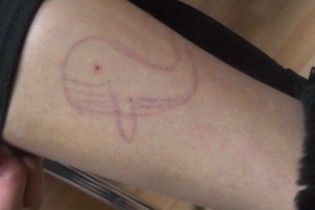 Смертельные "синие киты": в Киеве спасли школьницу, которая собиралась прыгнуть с многоэтажки