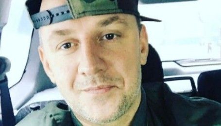 Потап показав ретро-фото, де худорлявим позує у костюмі вдвічі більшого розміру