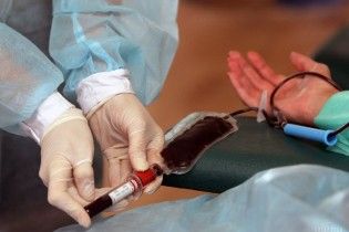 Врачи в Днепре попросили всех неравнодушных сдать кровь для раненых бойцов