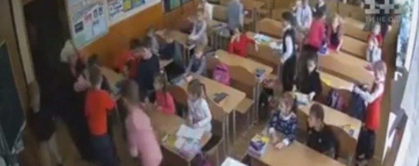 У Дніпрі цілий клас не ходить до школи через агресивного хлопчика, який б'є інших дітей
