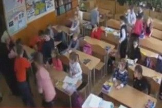 У Дніпрі цілий клас не ходить до школи через агресивного хлопчика, який б'є інших дітей