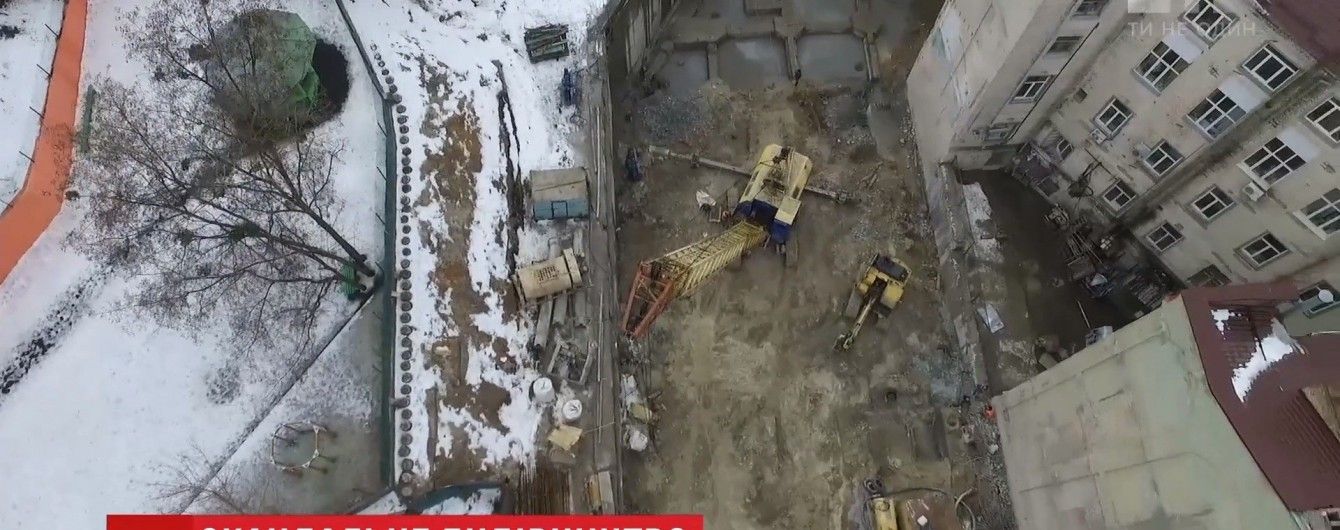 У центрі Києва на заявленому під храм місці будують офісний центр