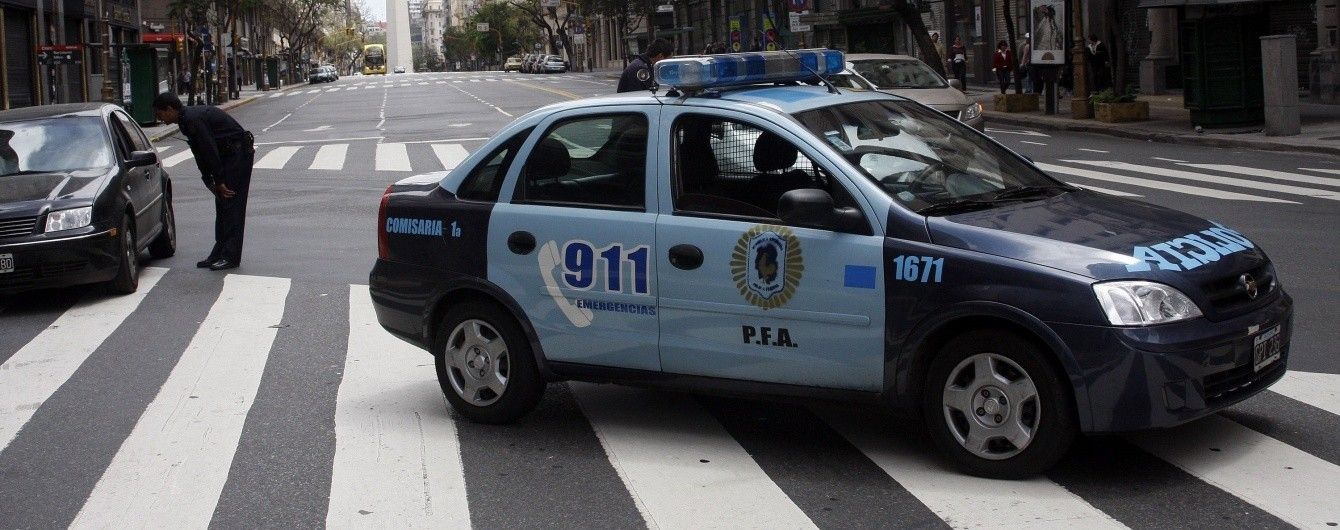 В Аргентині пристрасні копи проігнорували виклик, займаючись сексом в патрульному авто
