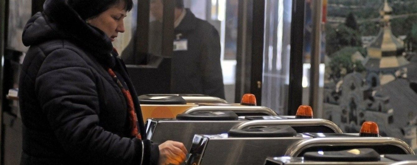 В столичной подземке собираются ремонтировать эскалаторы на "Арсенальной" до 2020 года