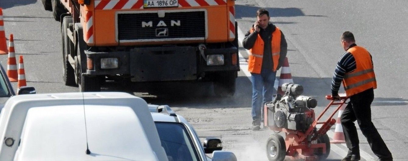 А завтра був ремонт. В Україні розпочинають латати діряві дороги