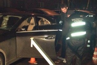 В Киеве расстреляли Mercedes с бизнесменом и двумя детьми
