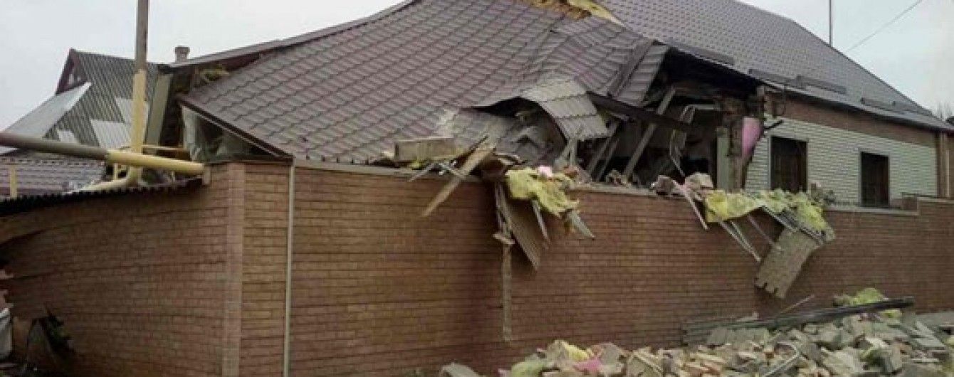 Боевики обстреляли Марьинку: разрушены дома