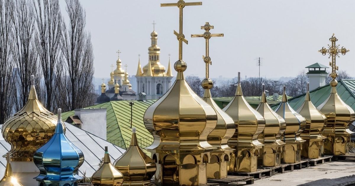 Інтригуючий детектив: чому релігійні громади не можуть "втекти" від Московського патріархату