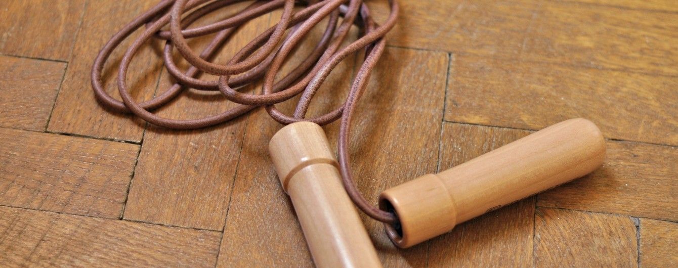 На Київщині 8-річна дівчинка повісилась на скакалці
