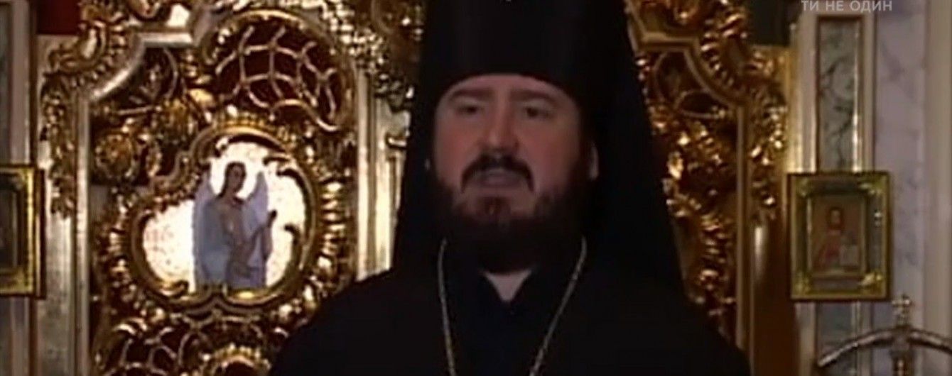 Заміський маєток з басейном й люксове авто. Журналісти дізналися, як живе головний священик Харкова