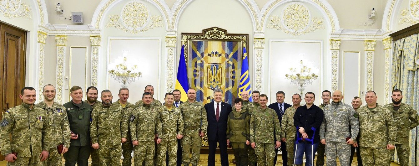 "Мы еще поборемся!": добровольцы впервые отпраздновали свой праздник