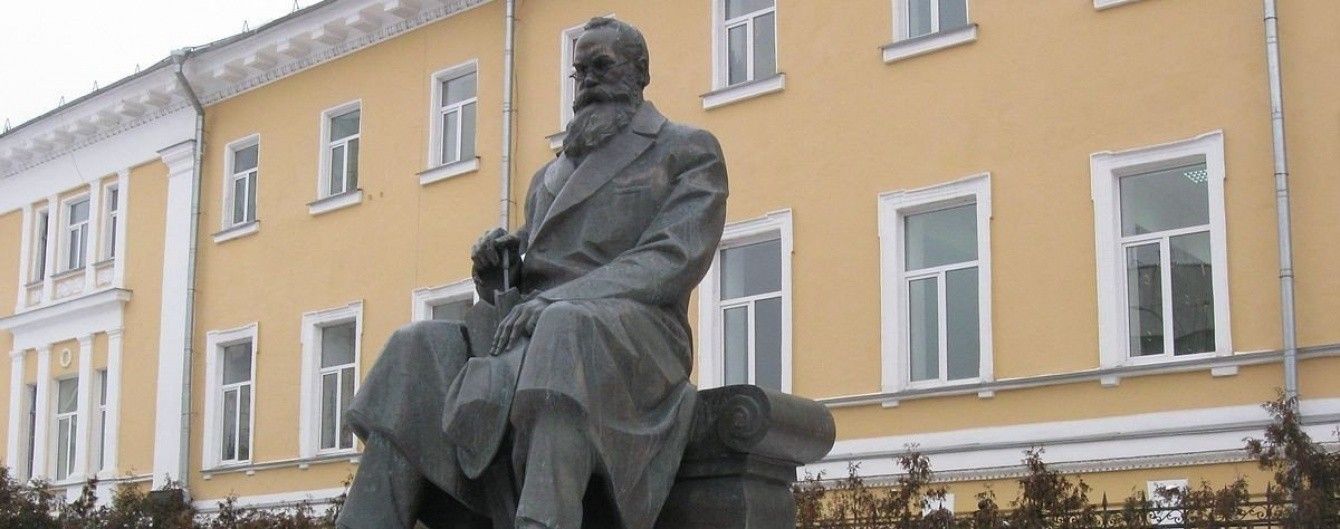 У центрі Києва пограбували пам'ятник Грушевському