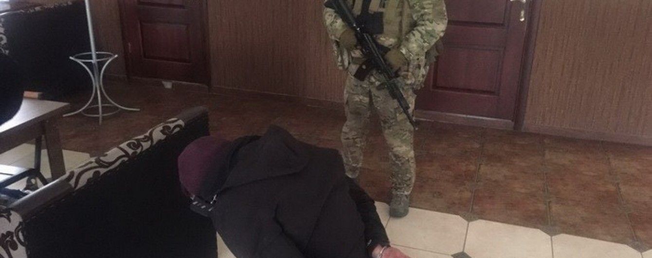 На Хмельнитчине СБУ задержала банду рэкетиров во время "выбивания" денег с предпринимателя