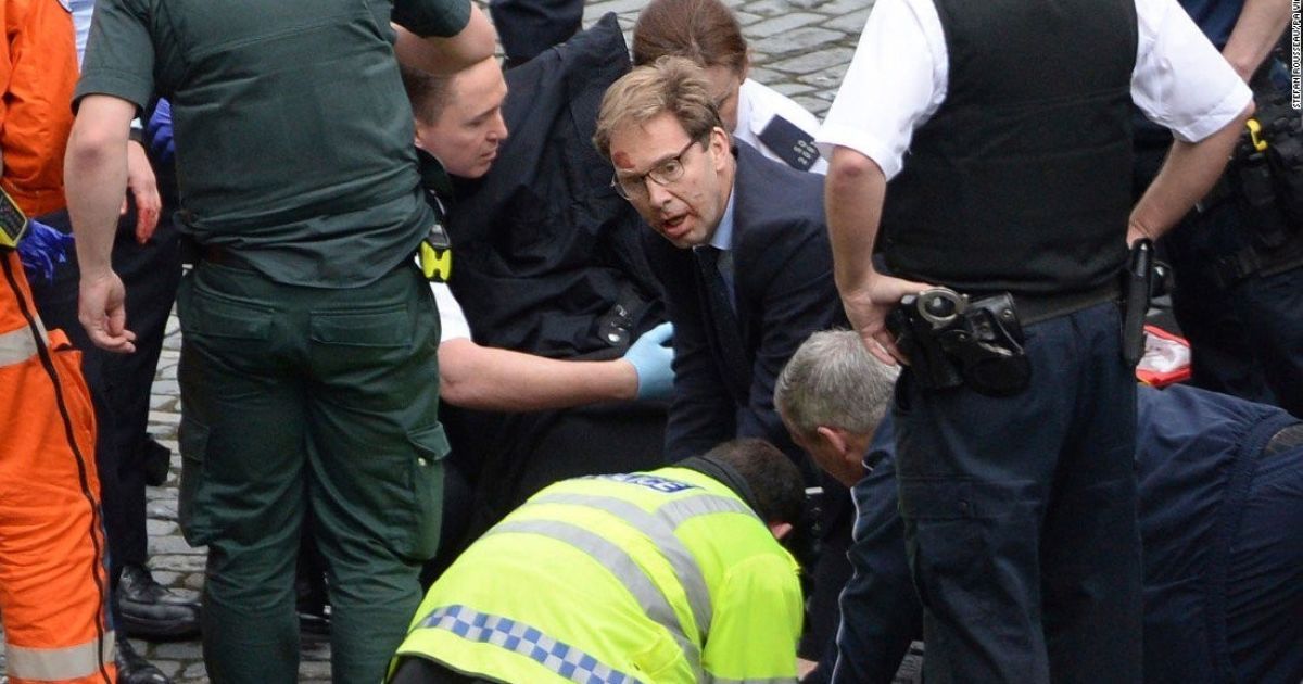 Теракт в Лондоне: заместитель главы МИД Британии пытался спасти раненого полицейского