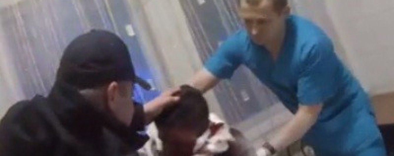 Под Киевом бывший АТОшник спас 19-летнего парня, который истекал кровью посреди улицы