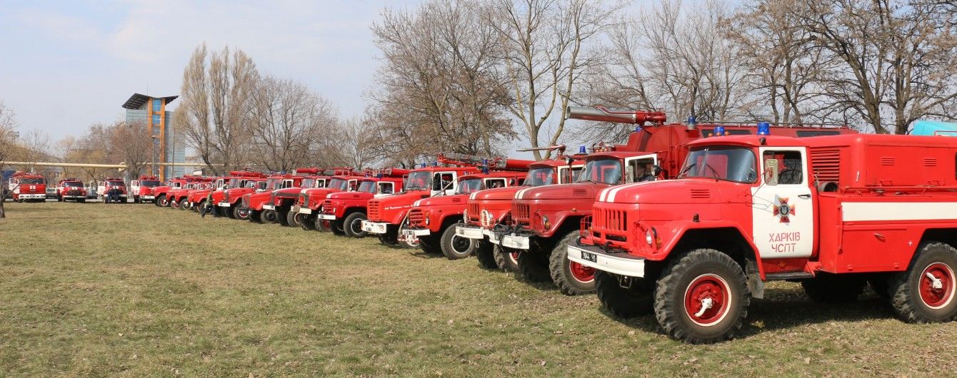 Допився до чортиків: у Сумах чоловік видряпався на дах поліклініки, бо тікав від демонів