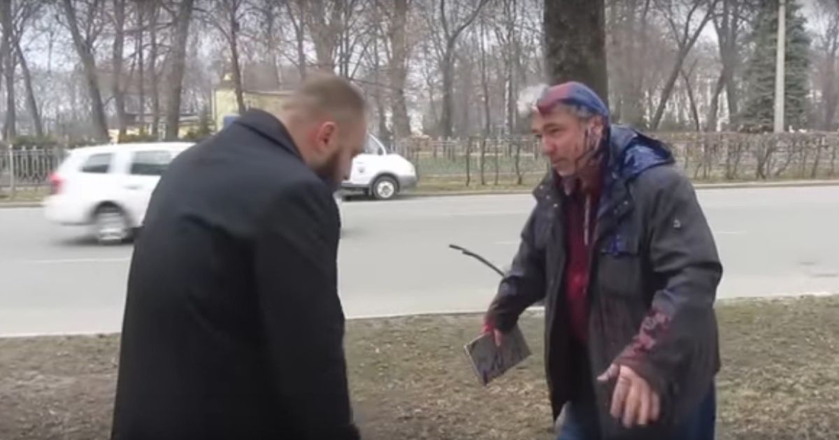 У Полтаві депутату міськради облили голову фарбою
