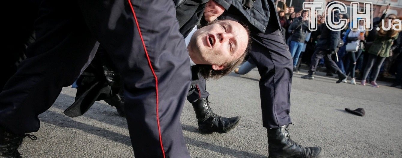В России прокатились массовые протесты против коррупции во власти - более полутысячи задержанных
