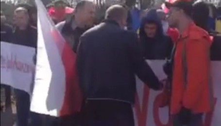 Русскоязычные "запуганные поляки" перекрыли трассу Львов-Варшава. Польская община обвиняет российские СМИ