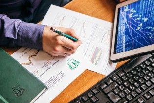 Реакція на санкції РФ та рішення щодо "ПриватБанку". Єврооблігації України впали на 1,4%