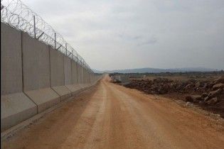 Проект "Стена": Турция завершила строительство 556-километрового забора на границе с Сирией