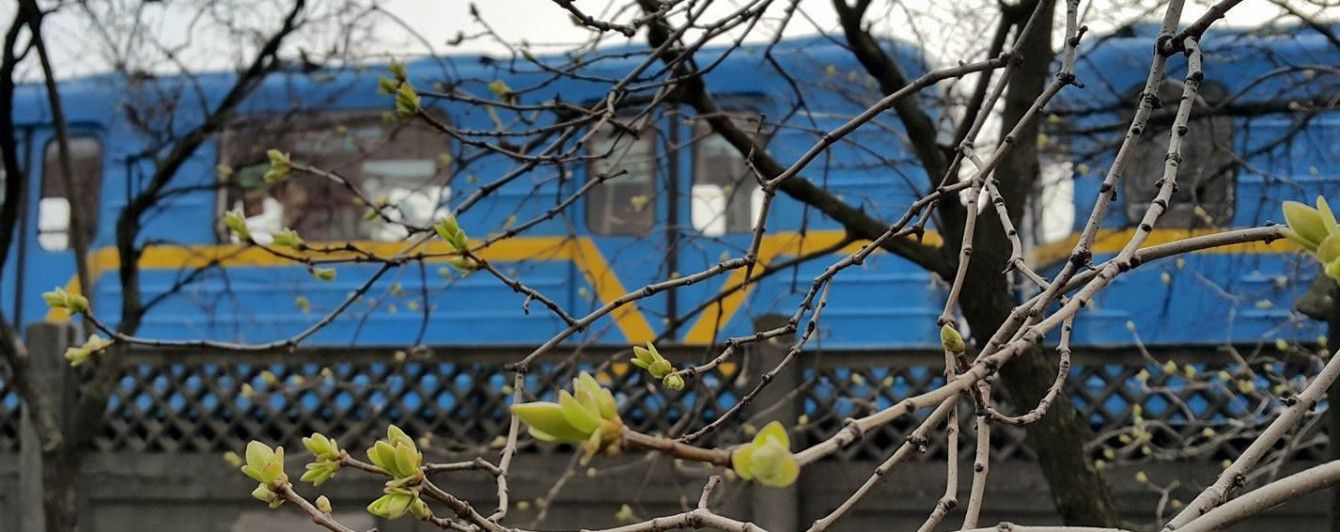 В киевском метро погиб зацепер, который хотел прокатиться на крыше поезда