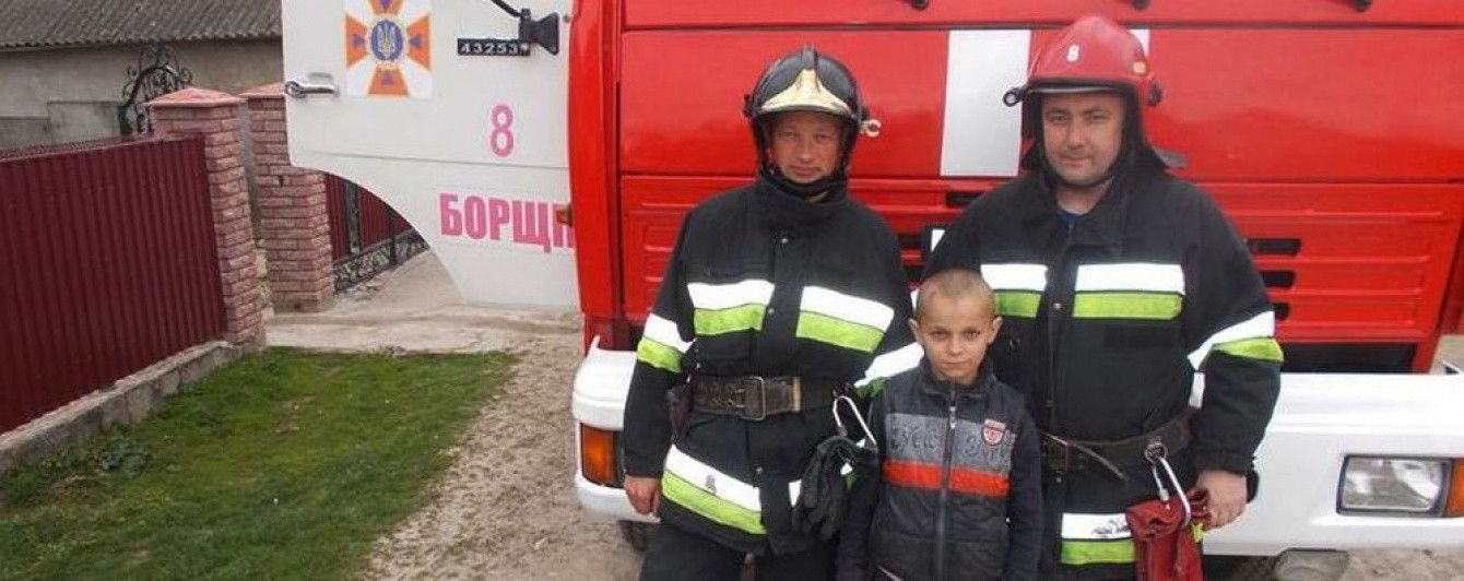 На Тернопольщине 9-летний мальчик спас из огня своих маленьких брата и сестру