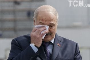 Білоруси сподіваються на диво. Лідер опозиції прокоментував чутки про інсульт Лукашенка