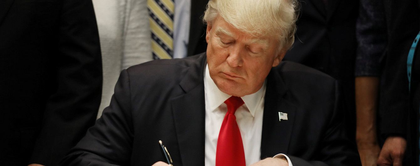 Трамп подписал бюджет США, который предполагает 560 млн долларов помощи Украине