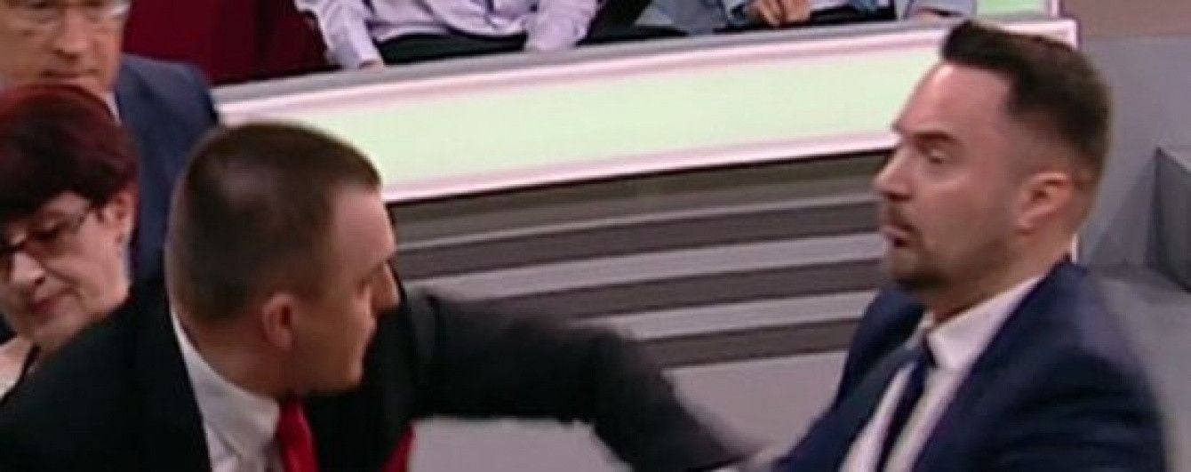 "Ваші діди - червоні фашисти": на російському ТБ влаштували масову бійку з матюками