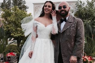 Дизайнер показав, як без примірки створювалася розкішна весільна сукня Джамали