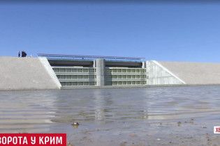 Украина построила дамбу на границе с оккупированным Крымом